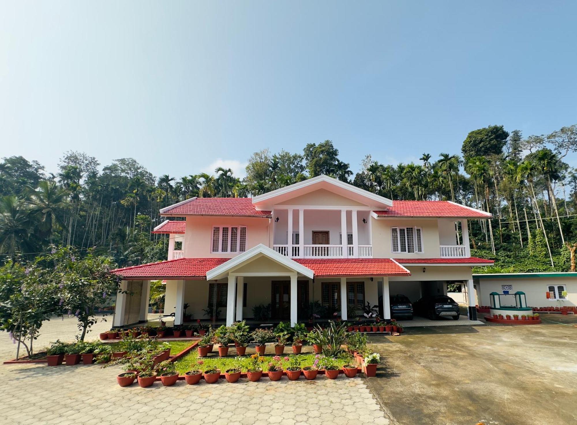 Green Castle Apartment Gonikoppal Exterior photo